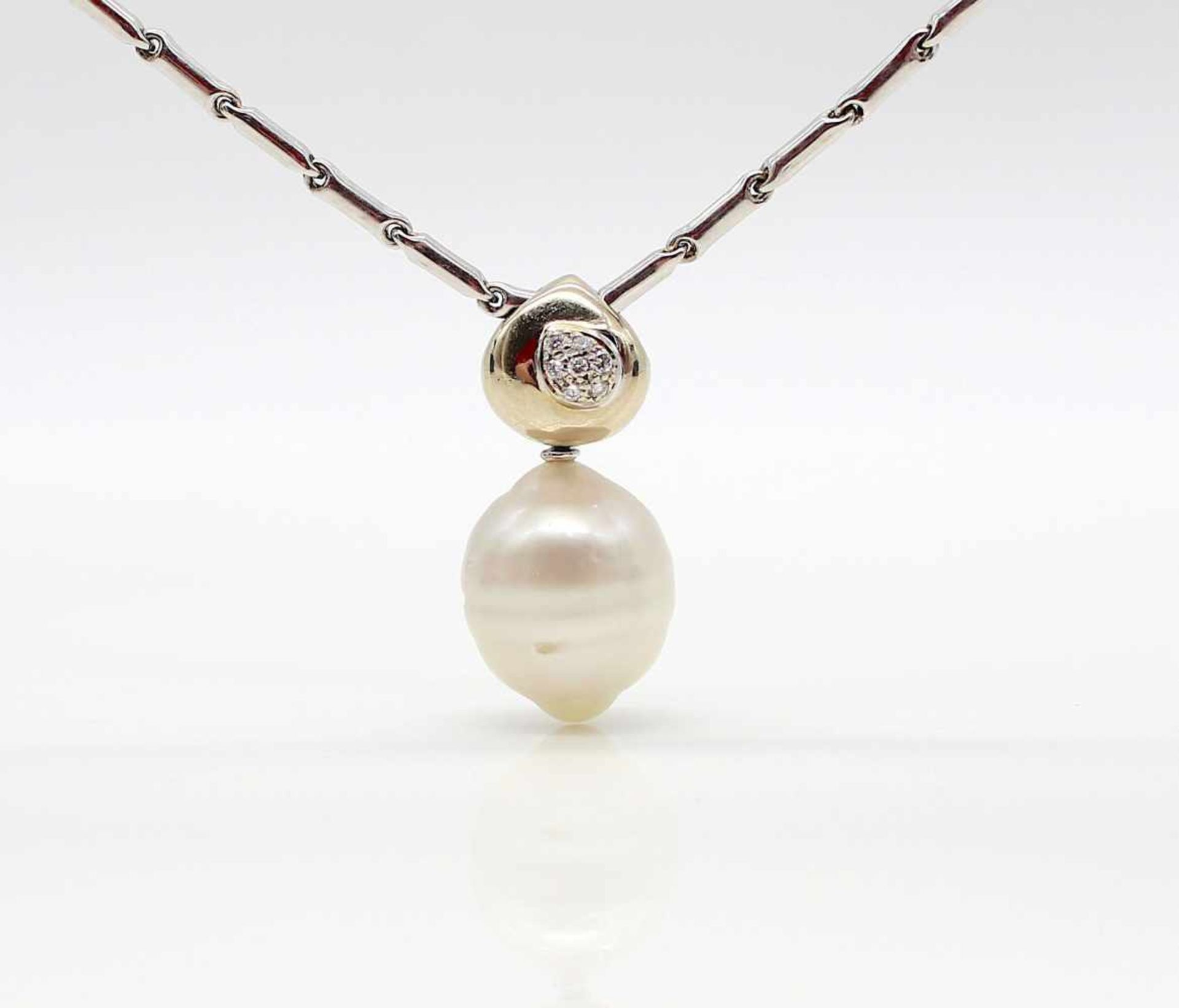 Chimento necklace in 750 white gold with a South Sea cultured pearl and small diamonds, ca. 0,08