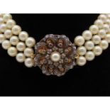 Pearl necklace with Akoya cultured pearls, a total of 248 round pearls with a diameter of 8.4 to 8.9