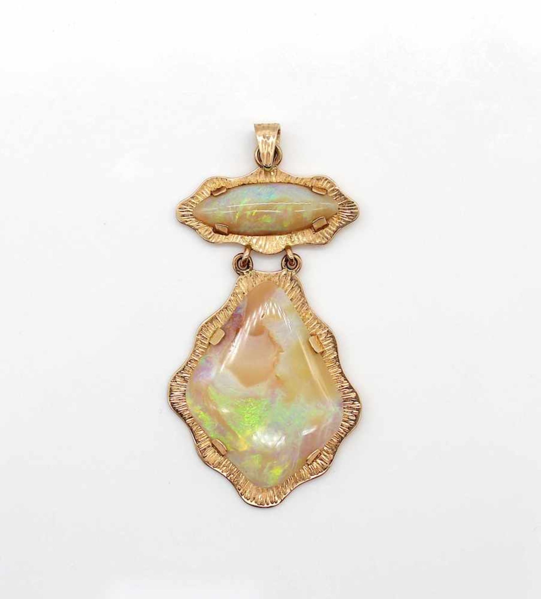 Pendant tested for 585 gold with 2 white precious opals.Weight 8,7 g, dimensions : 28,2 x 14 and