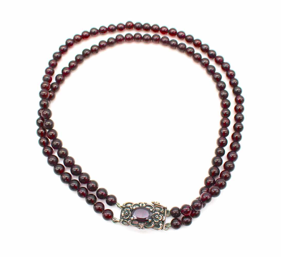 Chain with 2 rows of garnet balls and a lock tested for silver.weight 82,9 g, length approx. 40 - Image 2 of 3