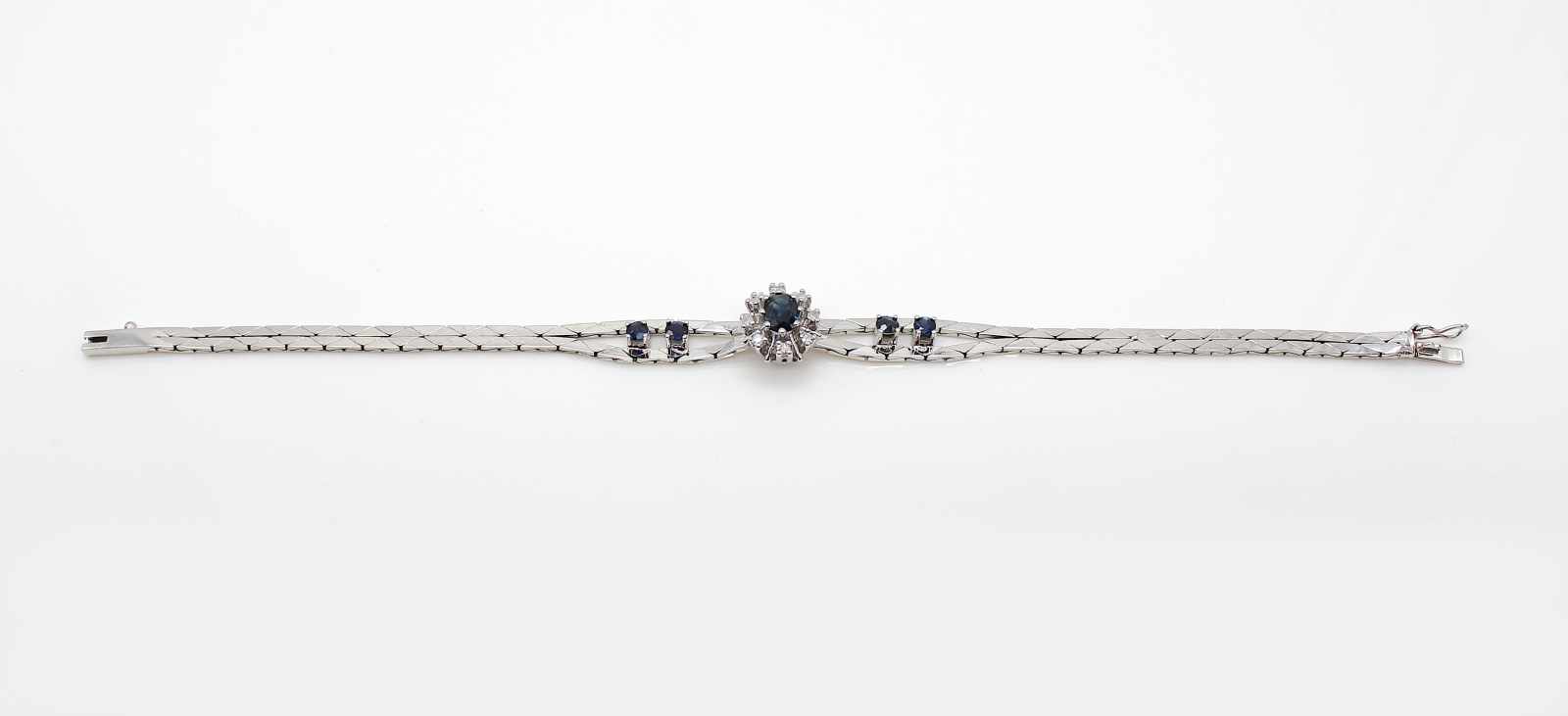 Bracelet in 585 white gold with sapphires, approx. 1.1 ct and diamonds, approx. 0.12 ct in medium - Image 3 of 3