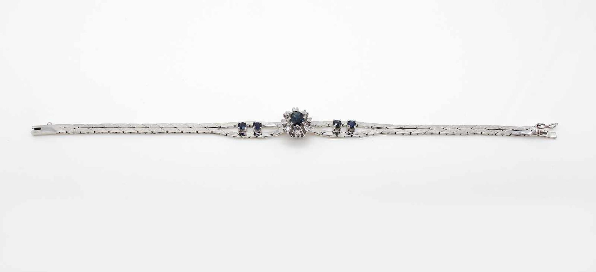 Bracelet in 585 white gold with sapphires, approx. 1.1 ct and diamonds, approx. 0.12 ct in medium - Bild 3 aus 3