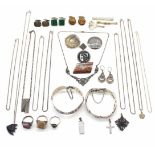 lot jewellery silver and metalWeight 236,4 g- - -15.00 % buyer's premium on the hammer price19.