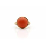 Ring of 333 gold with a coral.Weight 3.5 g, size 54- - -15.00 % buyer's premium on the hammer