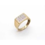 Ring made of 585 gold with 12 brilliant-cut diamonds, total approx. 0.30 ct in medium quality.