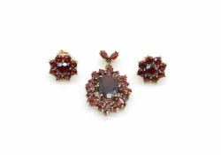 1 pendant and 1 pair of earrings tested on 333 gold with garnet.Weight 6.9 g, diameter earrings 12