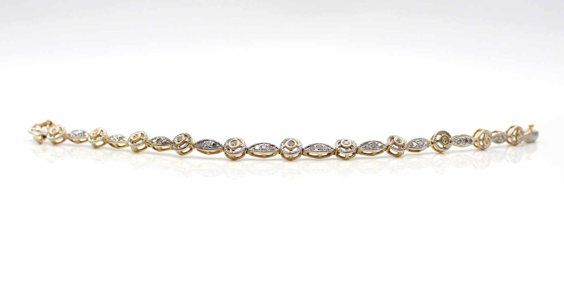 Bracelet in 585 gold and white gold with various brilliants, approx. 0.82 ct in medium quality. - Bild 3 aus 3