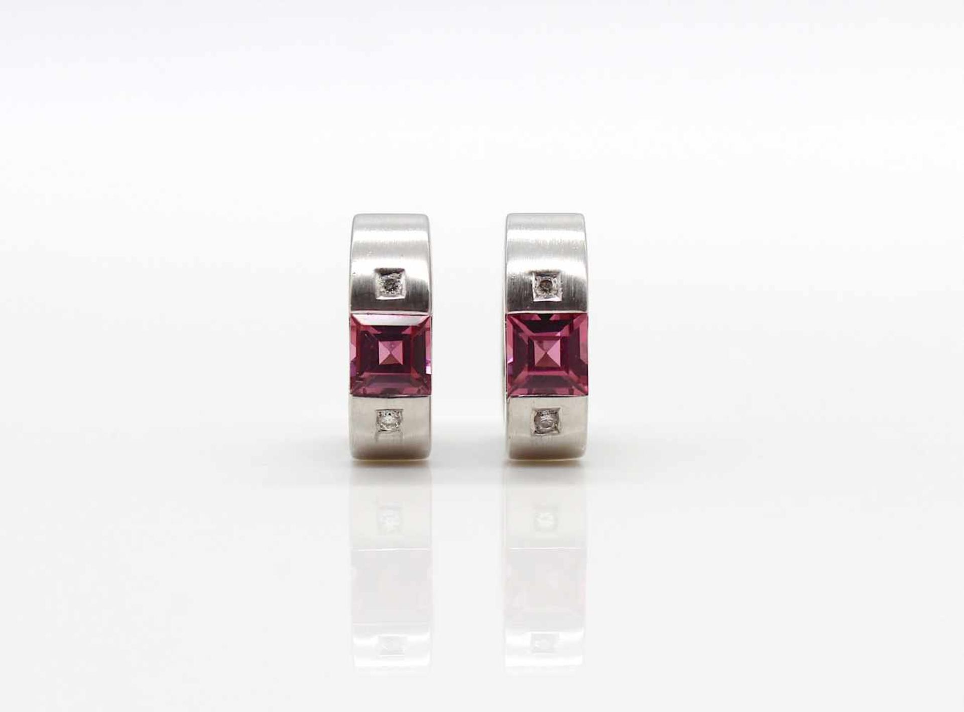 1 pair of earrings in 585 white gold with small diamonds, 0.06 ct and one pink tourmaline each. - Bild 3 aus 3