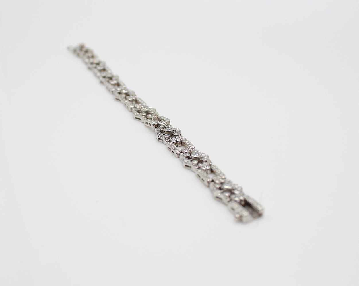 Bracelet made of 750 white gold with various brilliants ( 2 diamonds ), total approx. 2.7 ct in - Image 3 of 3