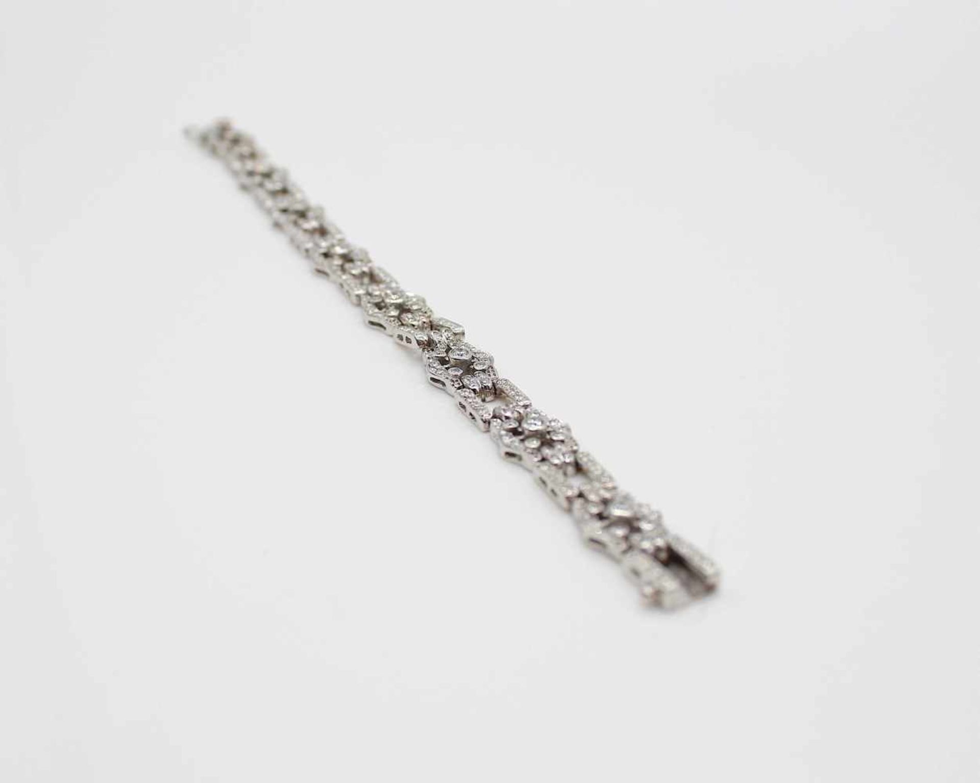 Bracelet made of 750 white gold with various brilliants ( 2 diamonds ), total approx. 2.7 ct in - Bild 3 aus 3