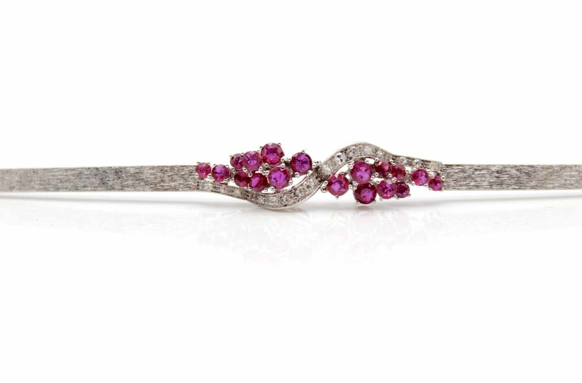 Bracelet in 585 white gold with 18 rubies, total ca. 2.02 ct and 16 diamonds, total ca. 0.27 ct, - Bild 2 aus 3