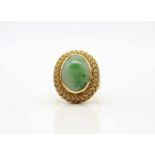 Ring of 750 gold with a jadeite.Weight 6.3 g, size 50- - -15.00 % buyer's premium on the hammer