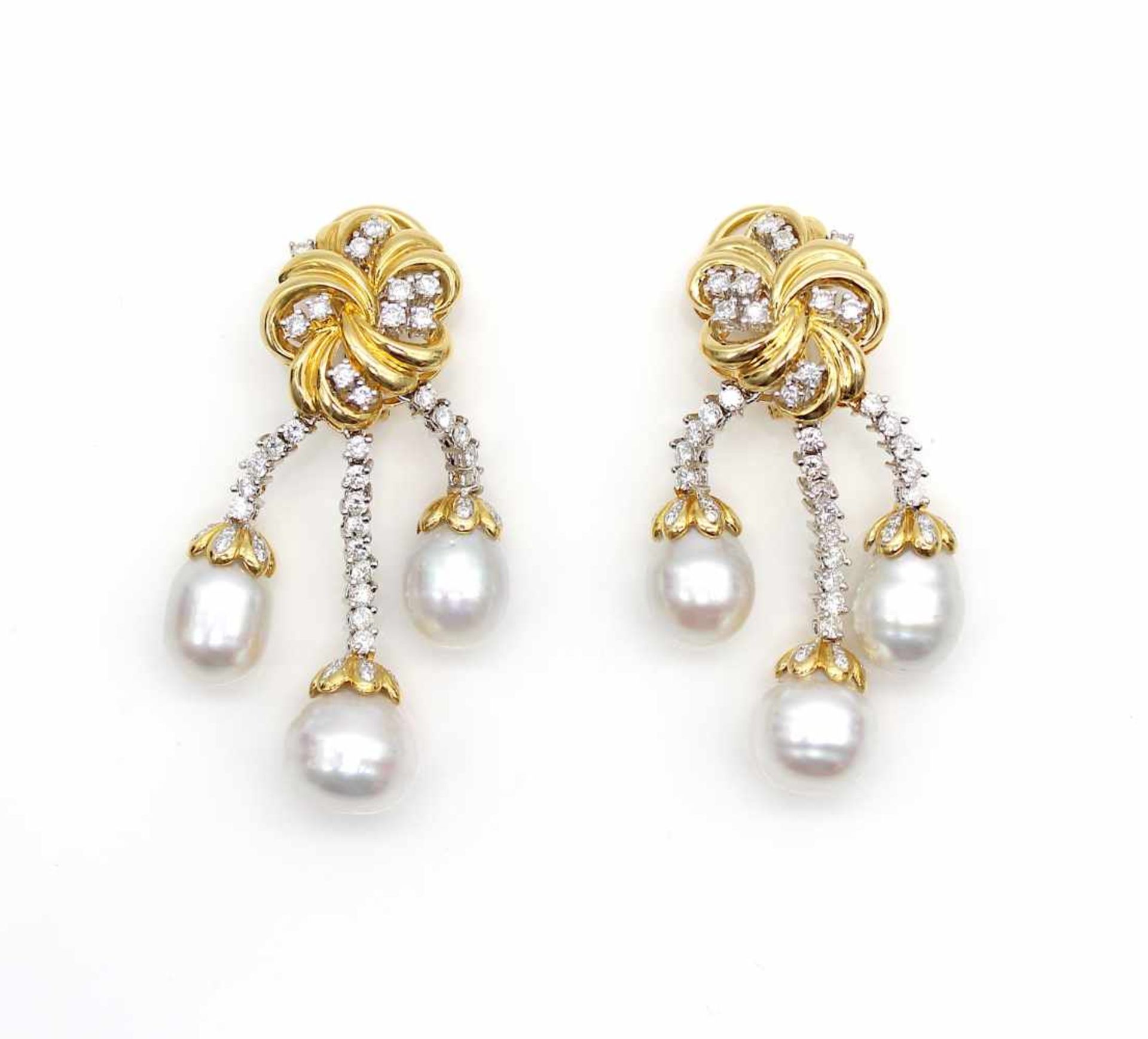 1 pair of earrings made of 750 gold with brilliants, total ca. 2,20 ct in medium quality and 6 South - Bild 3 aus 3