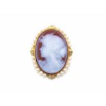 1 cameo made of 585 gold with cultured pearls and 8 diamonds, total ca. 0,10 ct.weight 10,2 g,