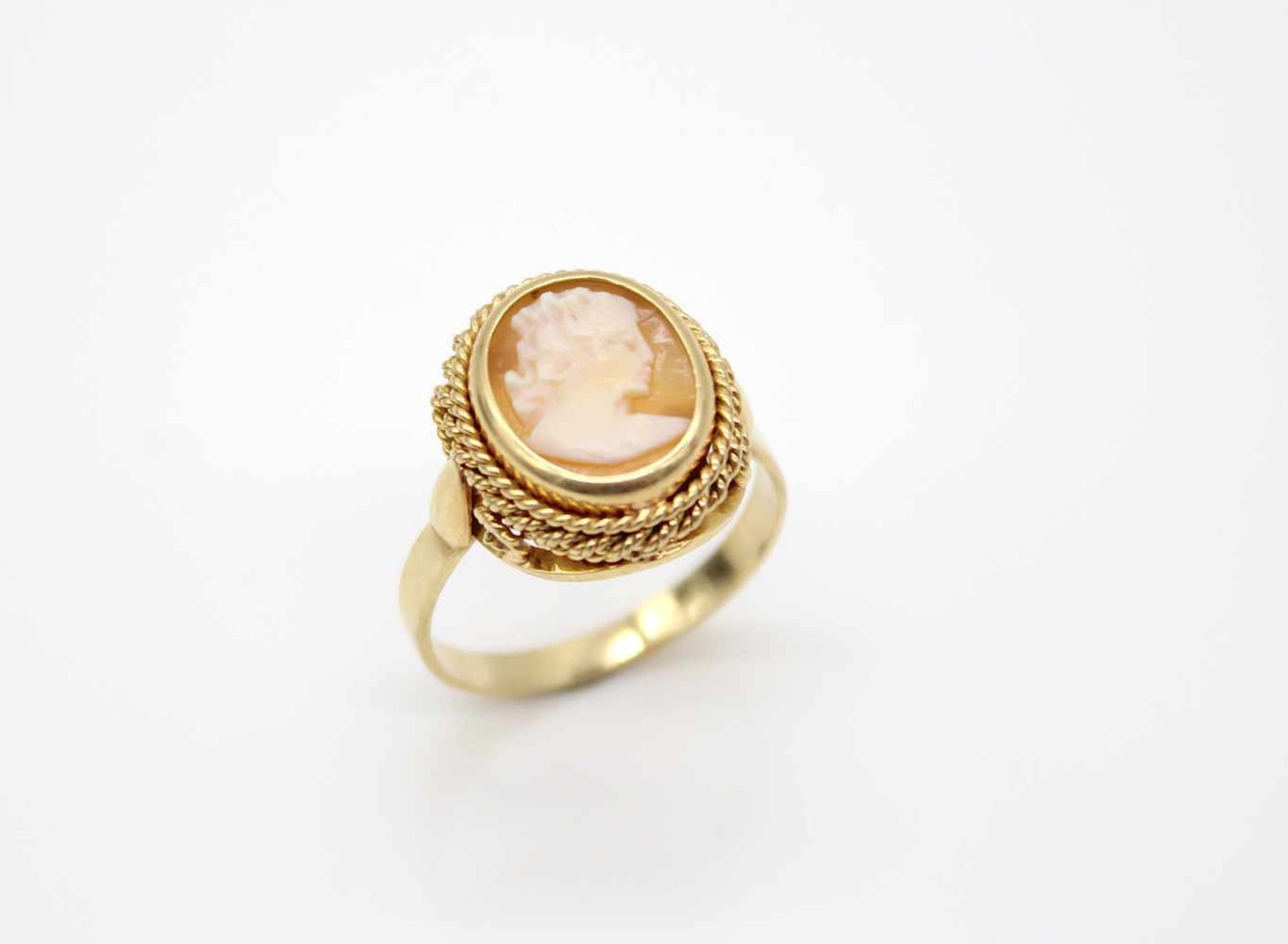 Ring of 585 gold with a cameo.Weight 4.1 g, size 58- - -15.00 % buyer's premium on the hammer - Bild 3 aus 3