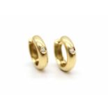 1 pair of 585 gold earrings with one brilliant each, total ca. 0,10 ct.Weight 6.6 g, diameter 18 mm-