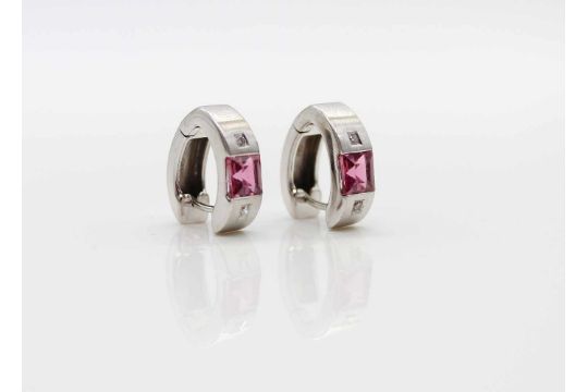 1 pair of earrings in 585 white gold with small diamonds, 0.06 ct and one pink tourmaline each. - Image 2 of 3