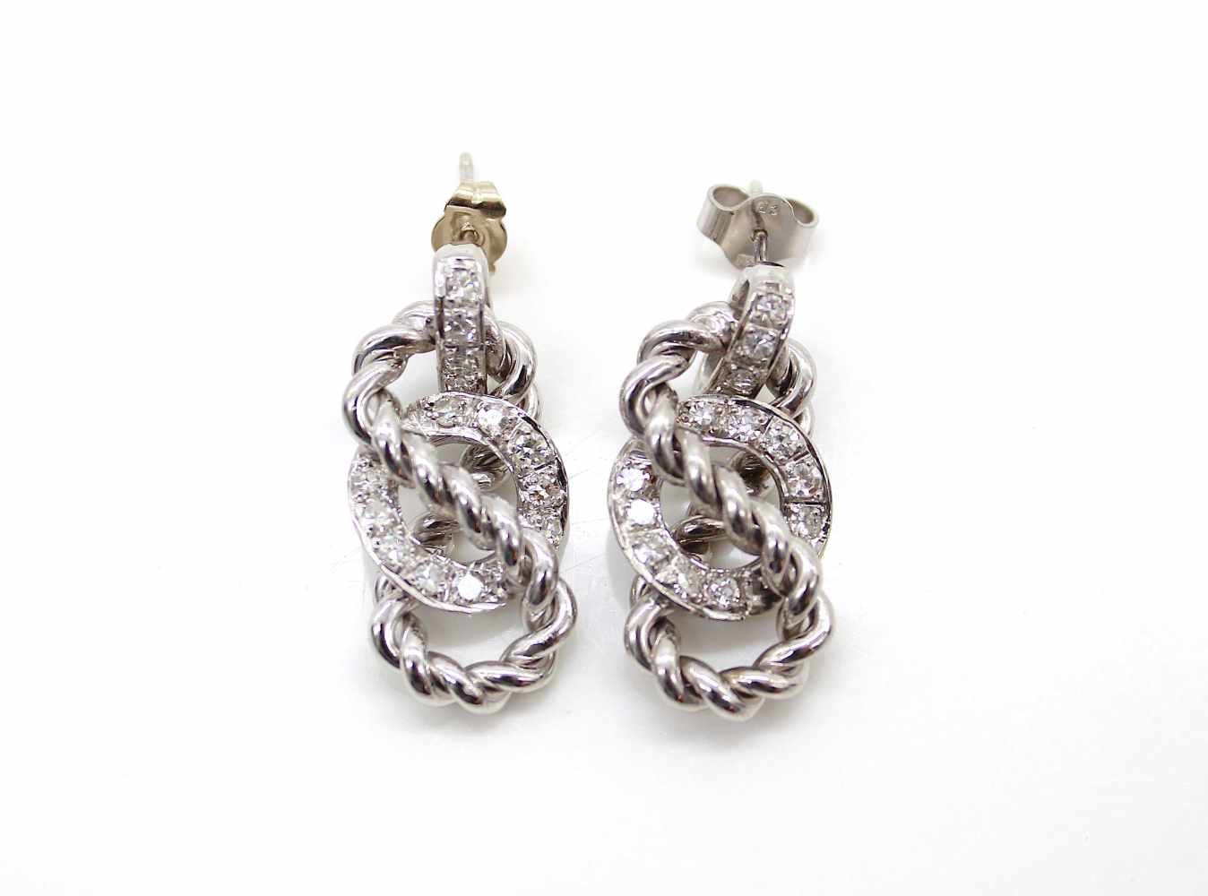 1 pair of earrings in 750 white gold with approx. 30 diamonds, total approx. 1 ct in high quality. - Image 4 of 4