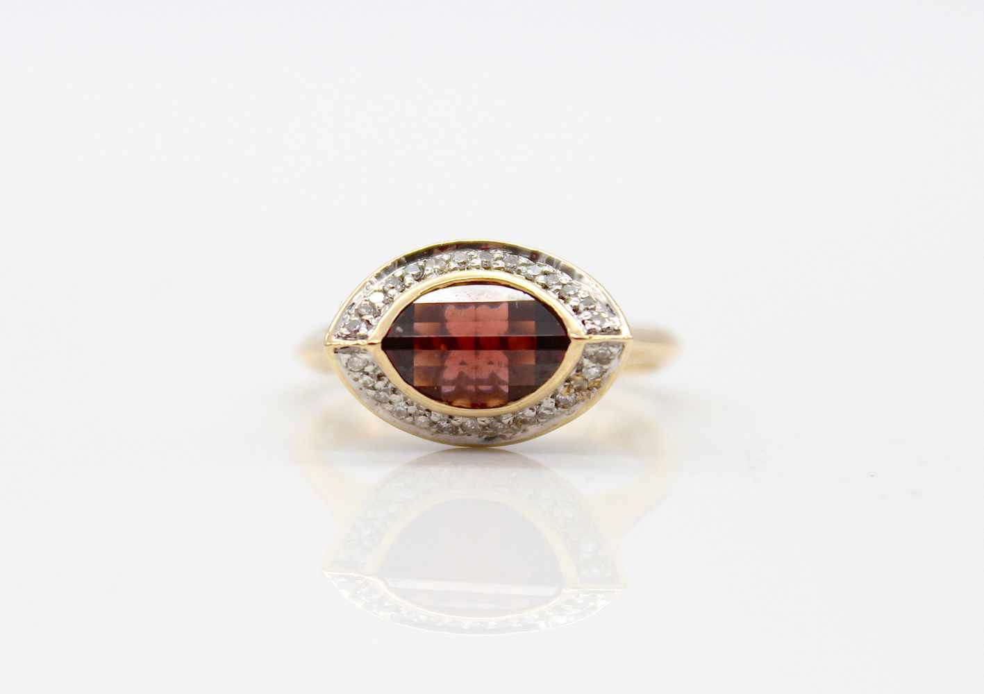 Ring made of 585 gold with a garnet and small diamonds.Weight 5 g, size 56- - -15.00 % buyer's - Image 3 of 4