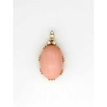 Pendant made of 585 gold with a coral and small diamonds.weight 4 g, dimensions : 13,6 x 20,2