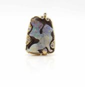 Pendant / brooch made of 750 gold with an opal and brilliants, approx. 0.50 ct in high quality.