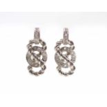 1 pair of earrings in 750 white gold with 30 diamonds, total approx. 1 ct in high to medium