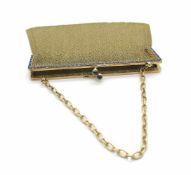 Handbag made of 585 gold with 57 sapphires, total ca. 11 ctWeight 225,4 g Dimensions : 13,5 x 11 cm-