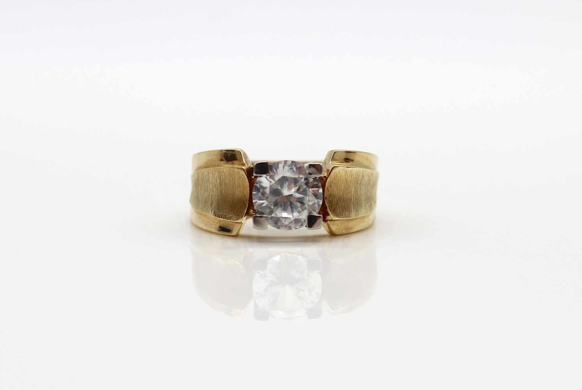 Ring made of 585 gold with a zircon 2,5 ct.Weight 12.5 g, size 58- - -15.00 % buyer's premium on the - Bild 2 aus 3