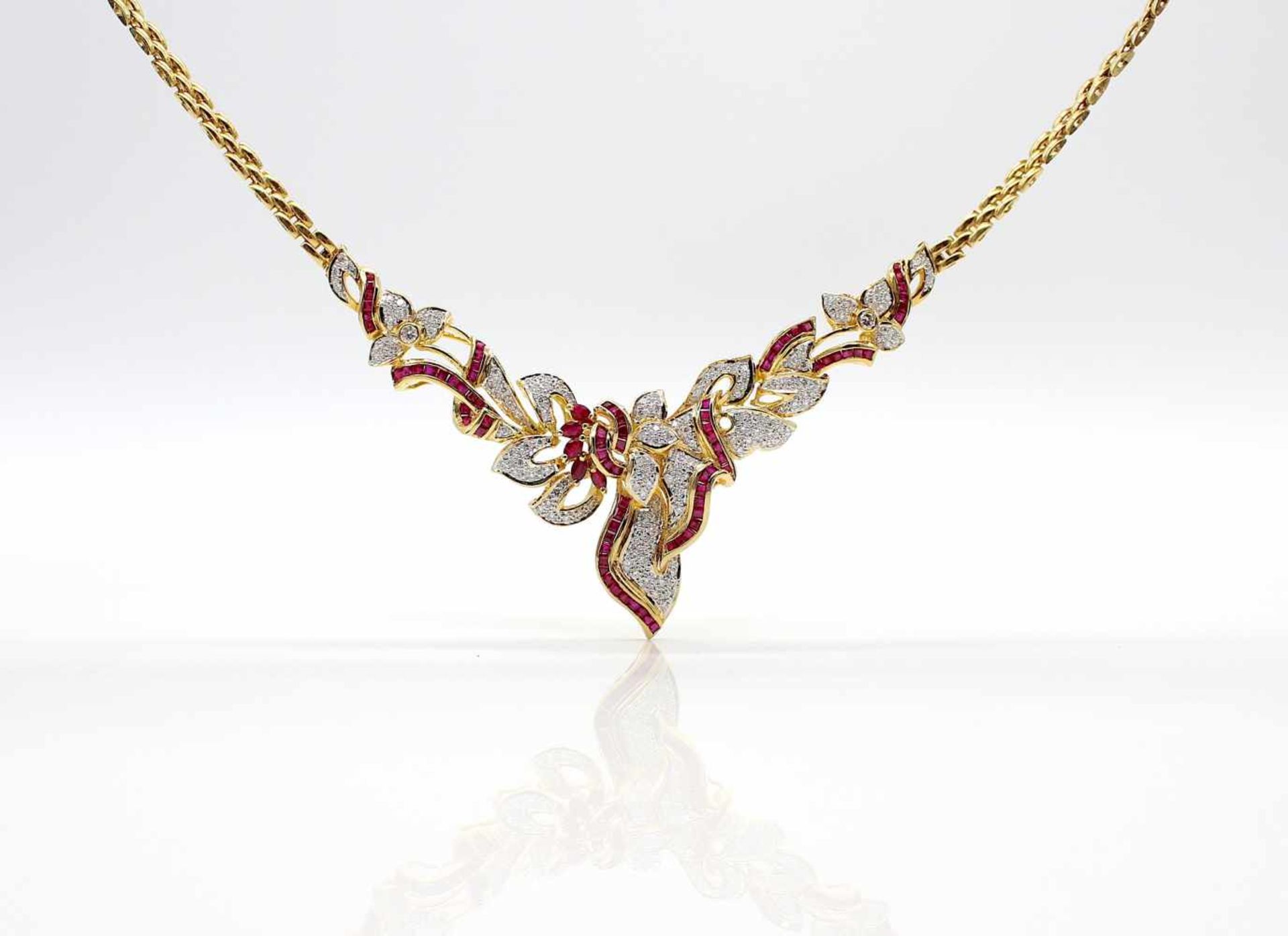 750 gold necklace with approx. 142 brilliants, total approx. 1.3 ct in high to medium quality and