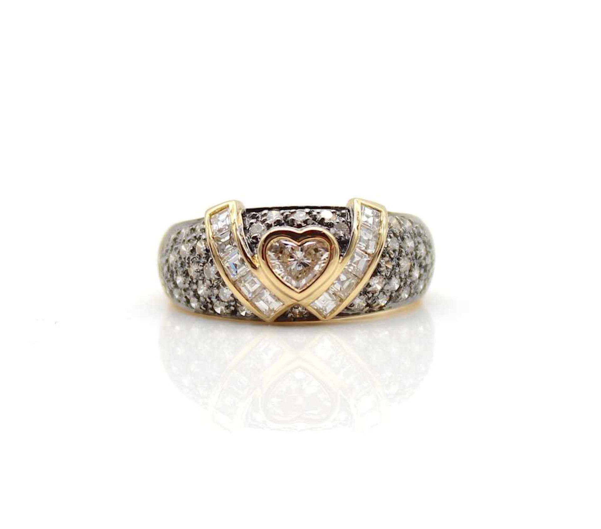 Ring made of 585 gold and black rhodium with a diamond heart of approx. 0.45 ct with a high - Bild 3 aus 3