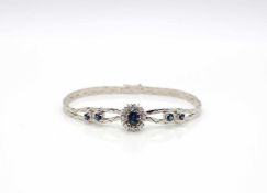 Bracelet in 585 white gold with sapphires, approx. 1.1 ct and diamonds, approx. 0.12 ct in medium