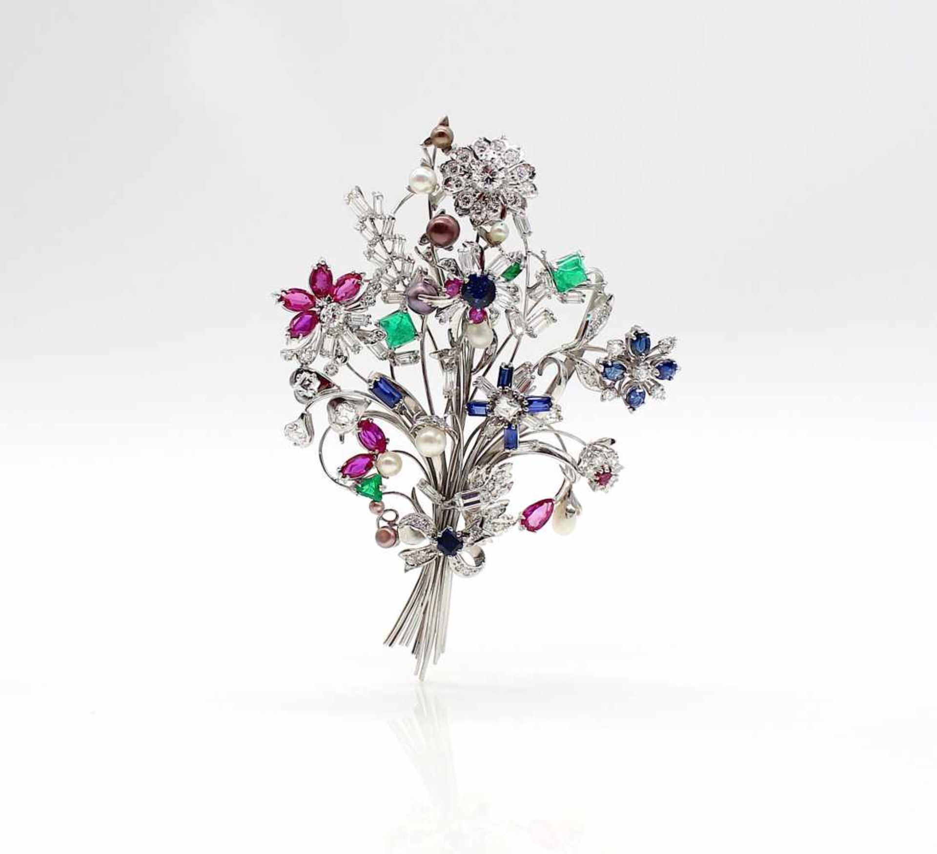 1 brooch in 750 white gold with diamonds, approx. 4.2 ct in high quality, rubies, approx. 2.25 ct, - Bild 2 aus 3