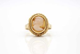 Ring of 585 gold with a cameo.Weight 4.1 g, size 58- - -15.00 % buyer's premium on the hammer