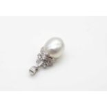 Pendant in 585 white gold with a South Sea cultured pearl 17 x 13 mm and 18 diamonds, total