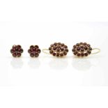 2 pairs of 585 and 375 gold earrings with garnet.Weight 6,8 g- - -15.00 % buyer's premium on the