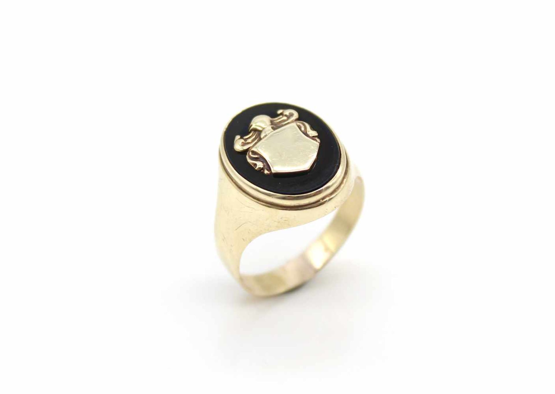 Coat of arms ring from 333er gold with an Onyx.Weight 5.3 g, size 66- - -15.00 % buyer's premium - Bild 2 aus 3