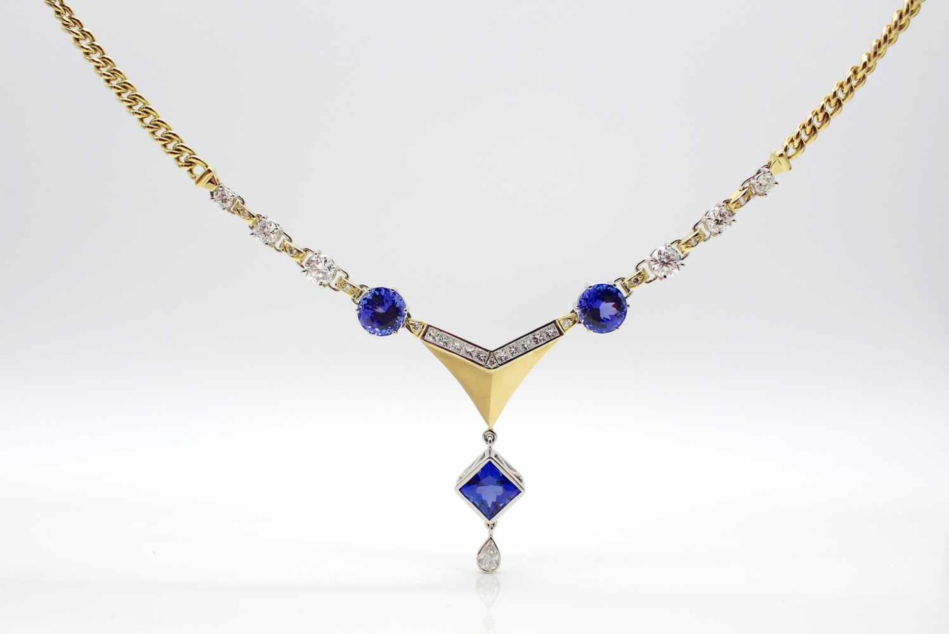 Necklace made of 750 gold and platinum with one tanzanite in princess cut, approx. 4.5 ct, 2 - Bild 3 aus 4