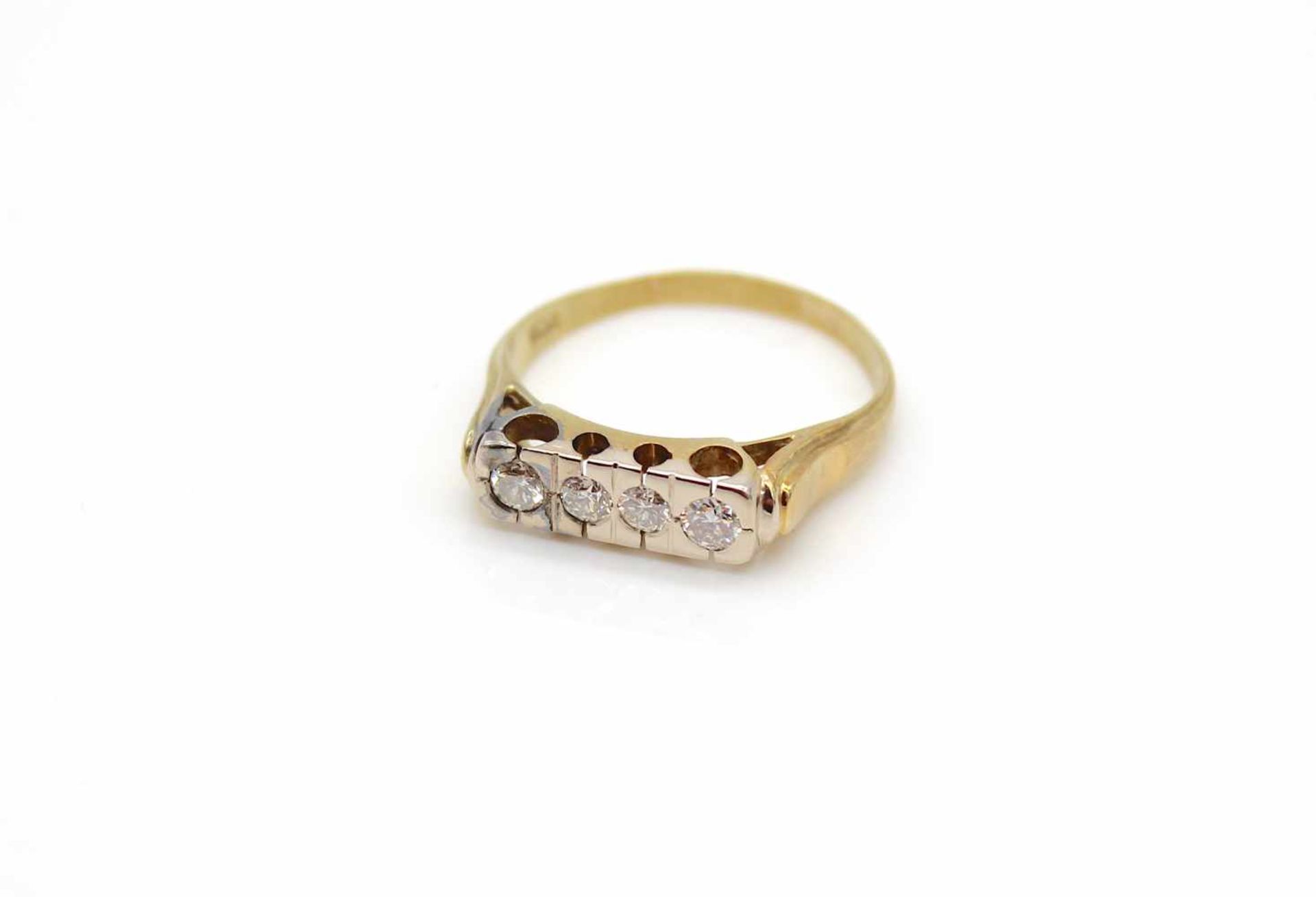 Ring made of 585 gold with 4 diamonds, total approx. 0.47 ct, high purity and medium degree of - Bild 2 aus 3