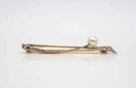 Needle made of 585 gold with one cultured pearl and 14 diamond roses, total approx. 0.07 ct,Weight 4