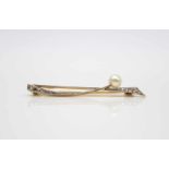 Needle made of 585 gold with one cultured pearl and 14 diamond roses, total approx. 0.07 ct,Weight 4