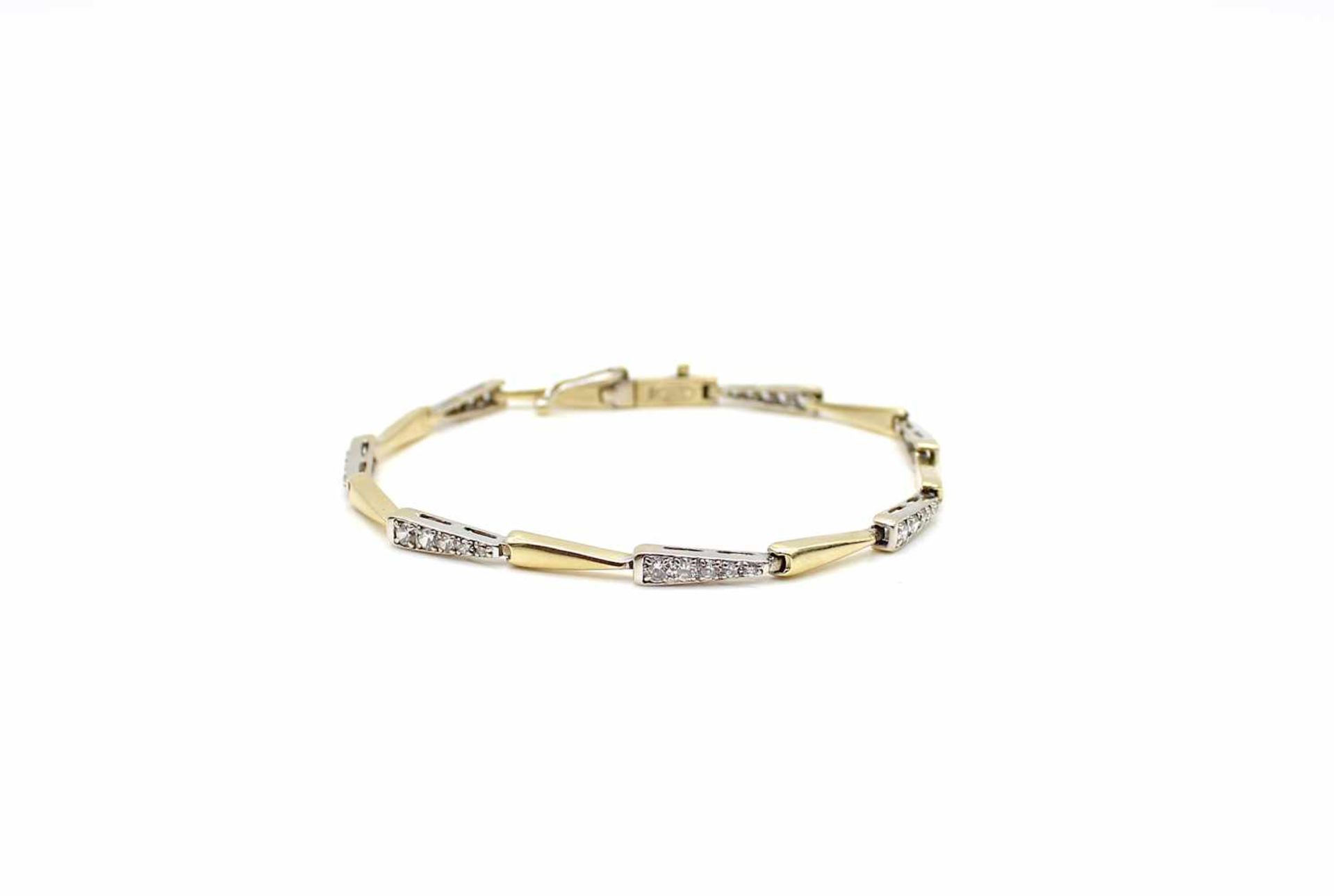 Bracelet in 585 gold with cubic zirconia.weight 6,9 g, length 19 cmArmband aus 585er Gold mit