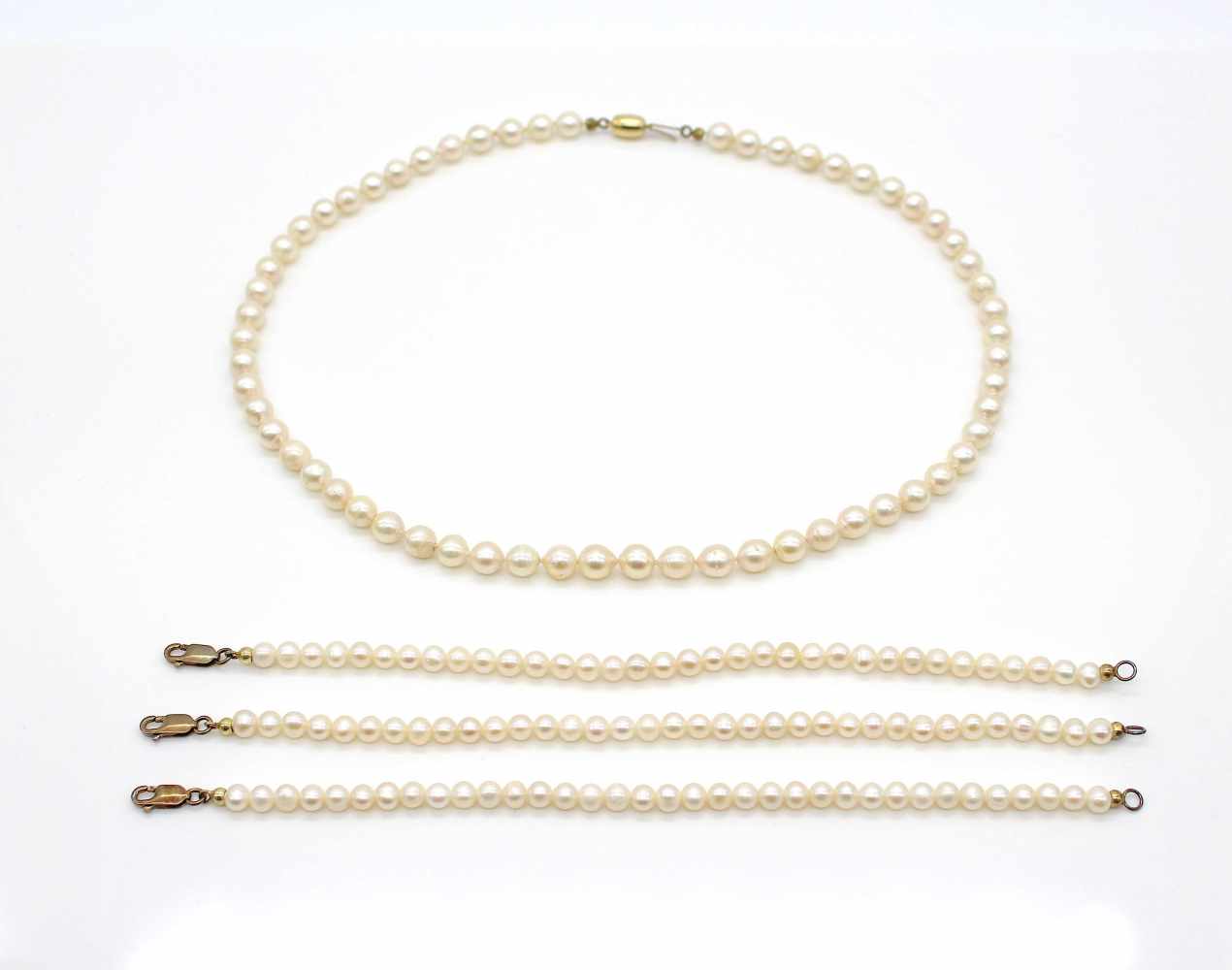 Akoya cultured pearl necklace with a lock made of 585 gold, length 47 cm, 3 bracelets, locks made of - Image 3 of 3