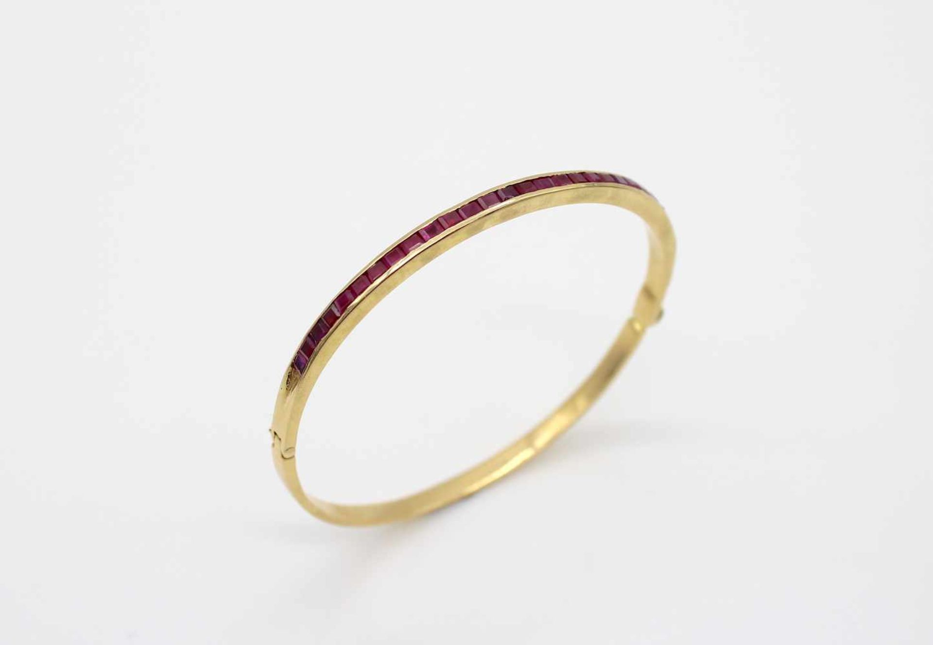 Bangle tested for 21,6 ct gold with 31 rubies, total ca. 4,6 ct. The bracelet would have to be re-