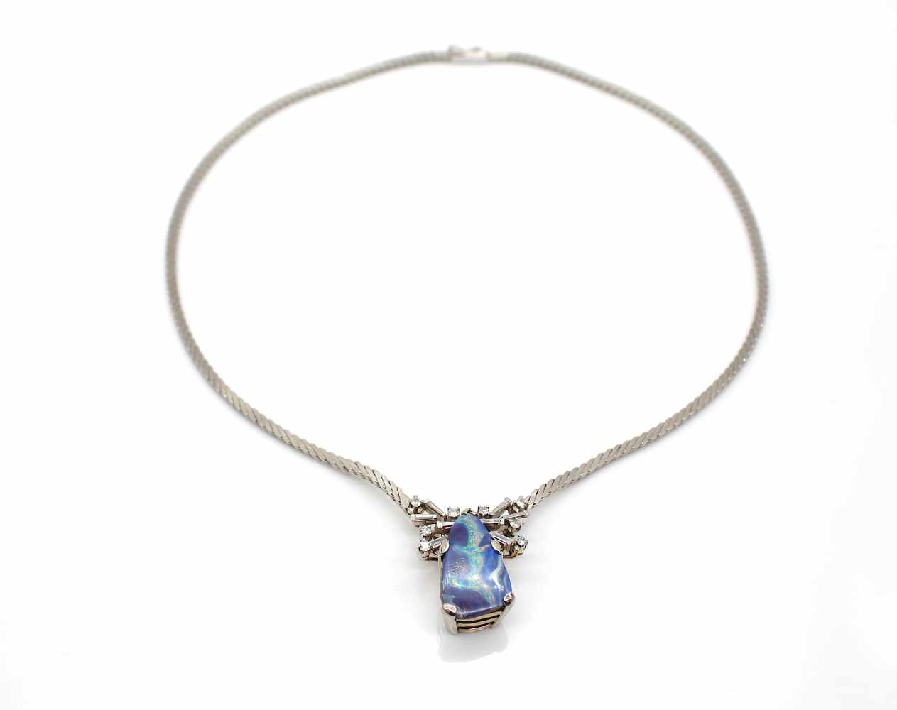 750 white gold necklace with a boulder opal, 21 x 13.5 mm and 16 diamonds, total ca. 0.50 ct. - Image 2 of 4