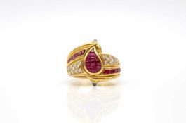 Ring tested to 21.6 ct gold with 2 sapphires, rubies total approx. 0.80 ct and diamonds, total