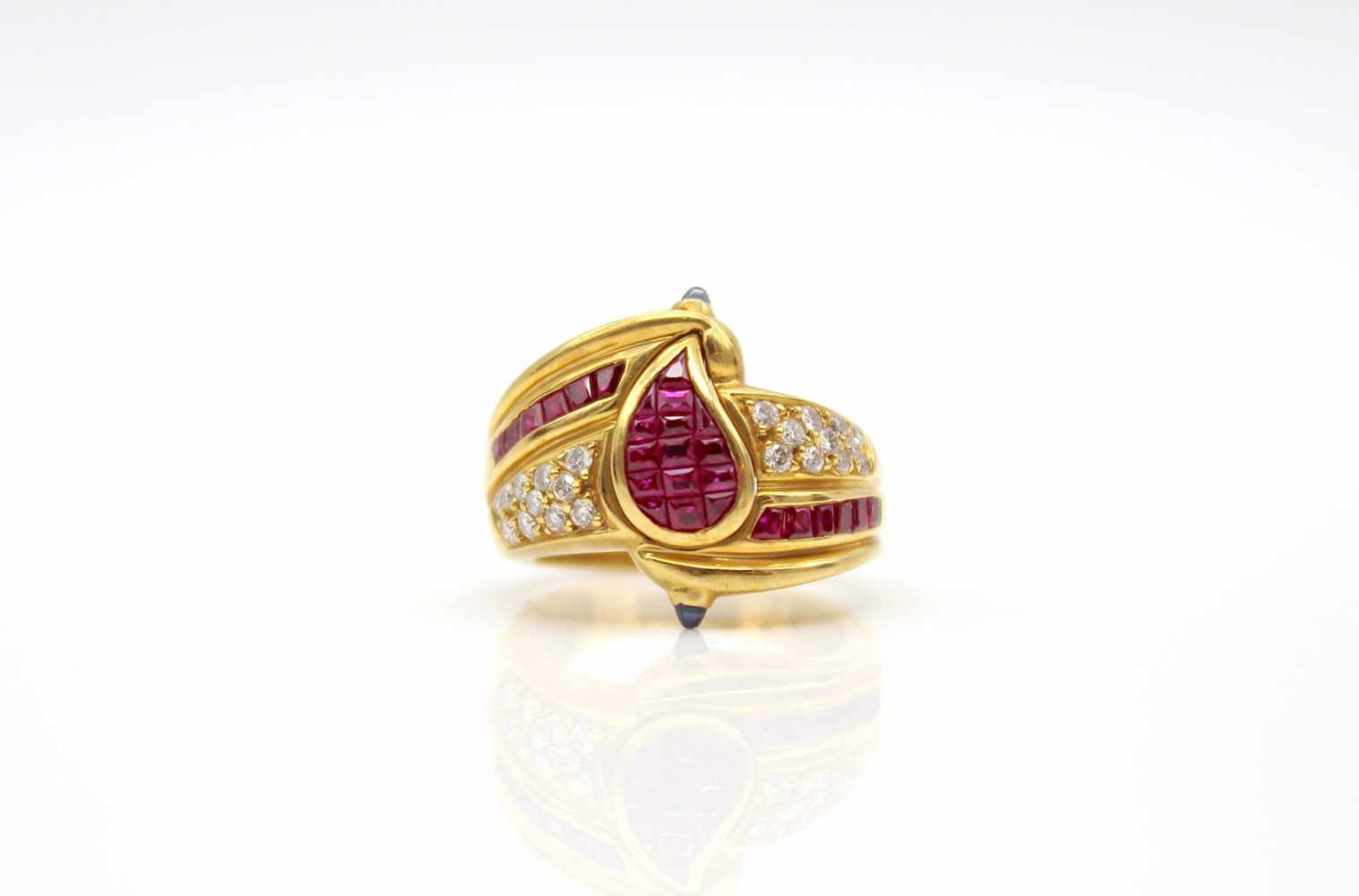 Ring tested to 21.6 ct gold with 2 sapphires, rubies total approx. 0.80 ct and diamonds, total