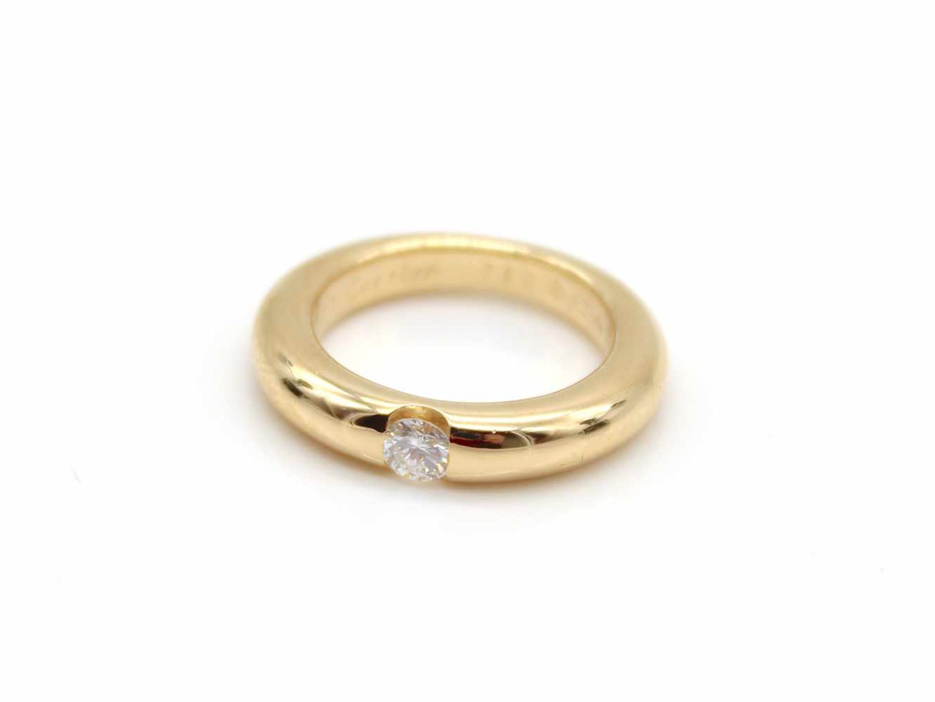 Ring by Cartier, 1993 ellipse, 750 gold, No. 5266 with a diamond approx. 0,25 ct in high quality. - Bild 2 aus 3