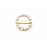Brooch made of 585 gold with small cultured pearls, weight 3,6 g, diameter 22,1 mmBrosche aus