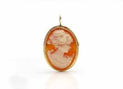 Brooch / Pendant tested for 750 gold with a cameo,Weight 3.4 g, dimensions 20.0 x 27.5 mmBrosche /