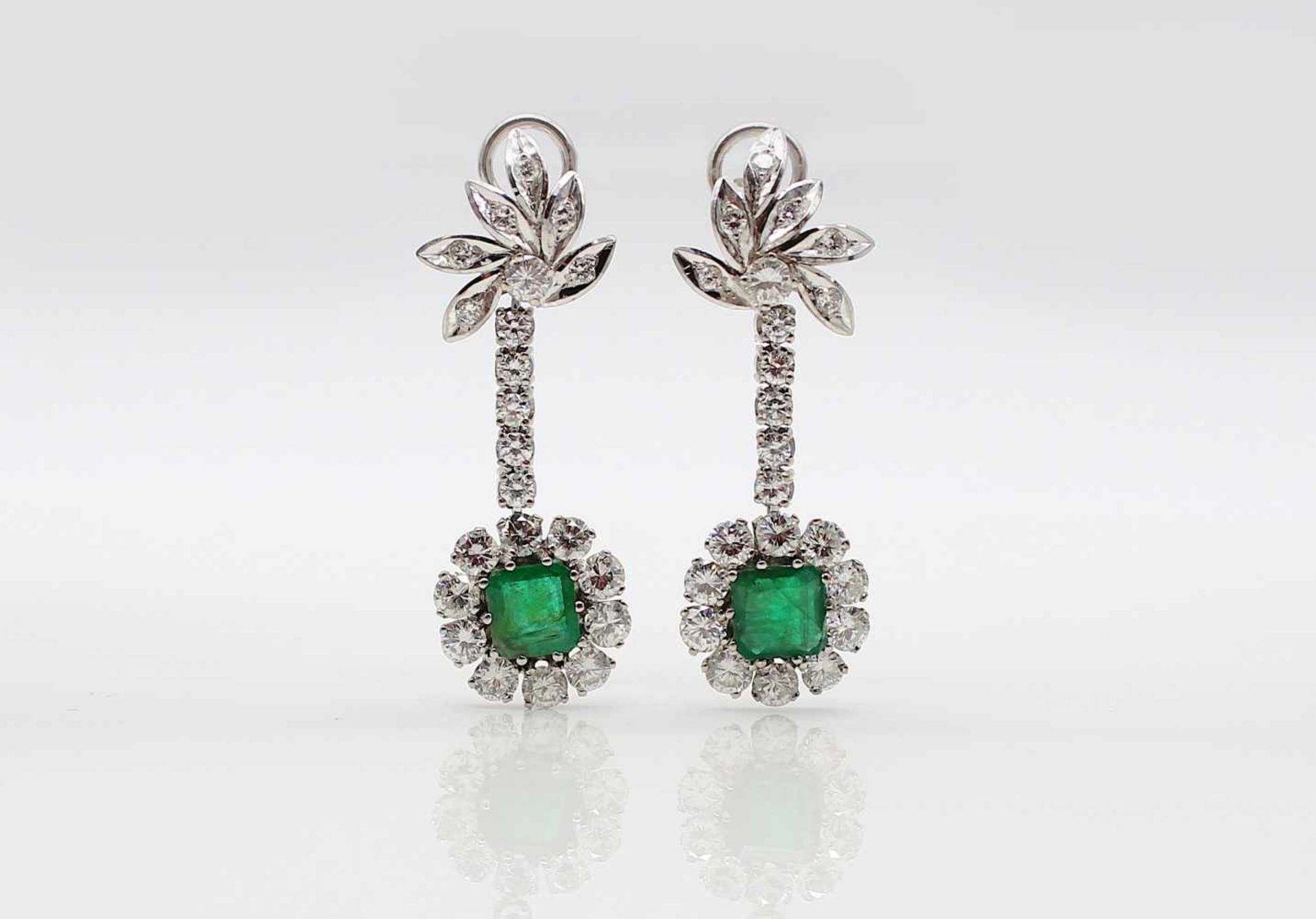 1 pair of earrings tested for platinum, plug made of 585 white gold with 1.0 ct and 1.1 ct emerald - Bild 3 aus 4